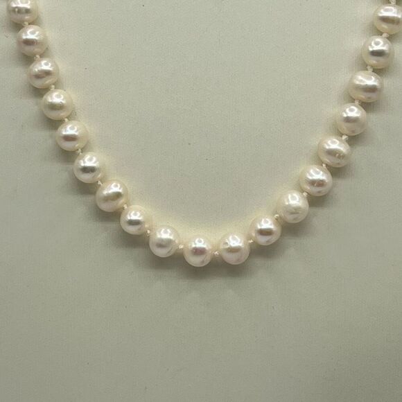 Pearl 2 PC set Earrings Necklace 7-8 mm GoldTone Classic Heritage VTG 80’s - Picture 3 of 6